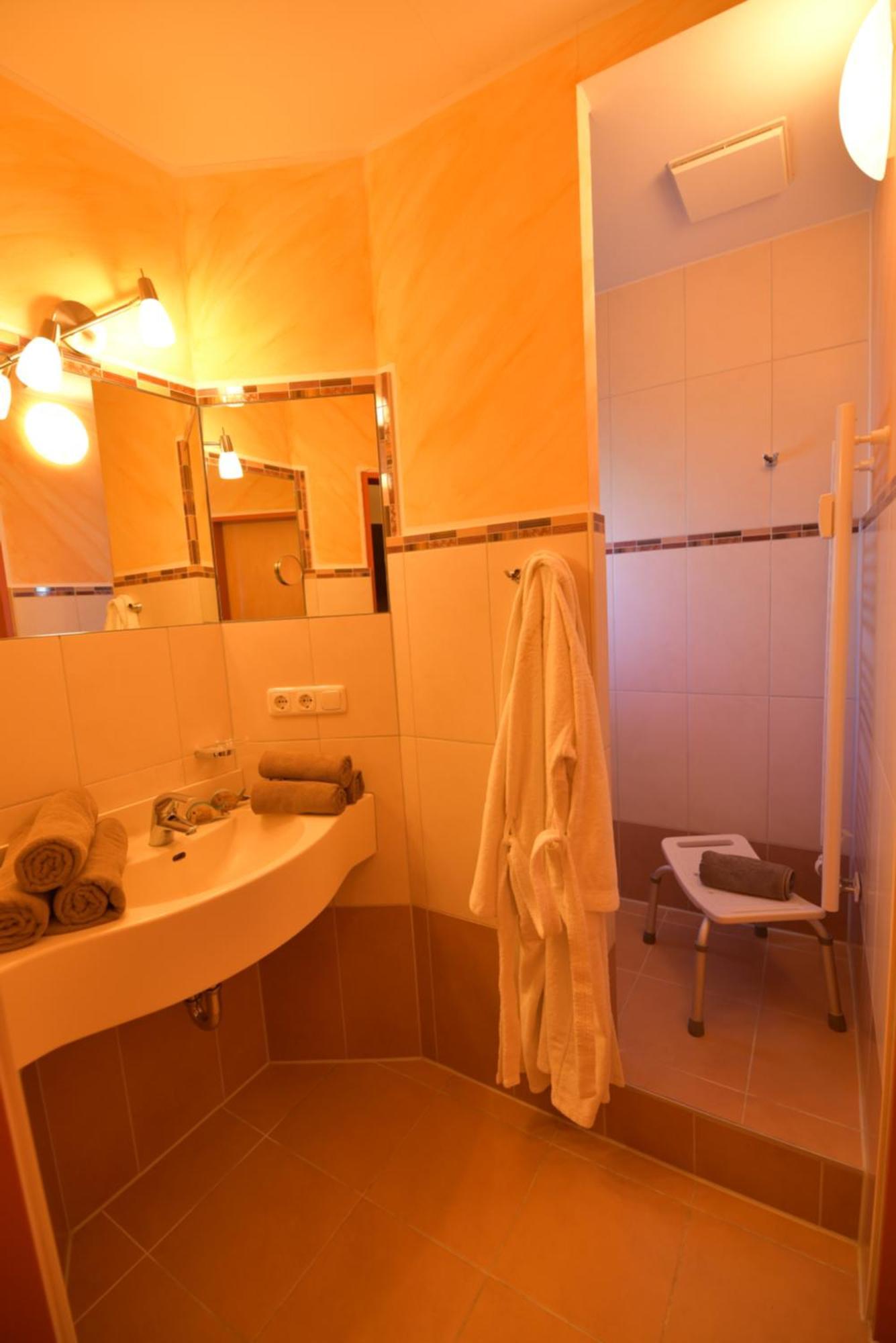 Erlkönig Gästeappartements Bad Füssing Rum bild